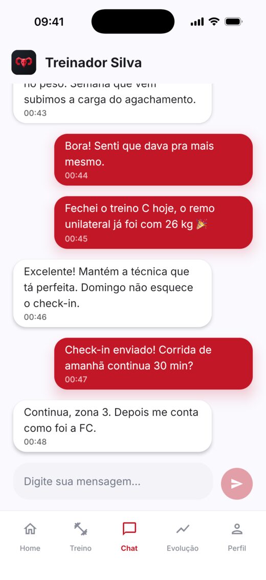 Tela de chat do app TopShape com a conversa entre aluno e personal trainer sobre carga do agachamento e lembrete de check-in