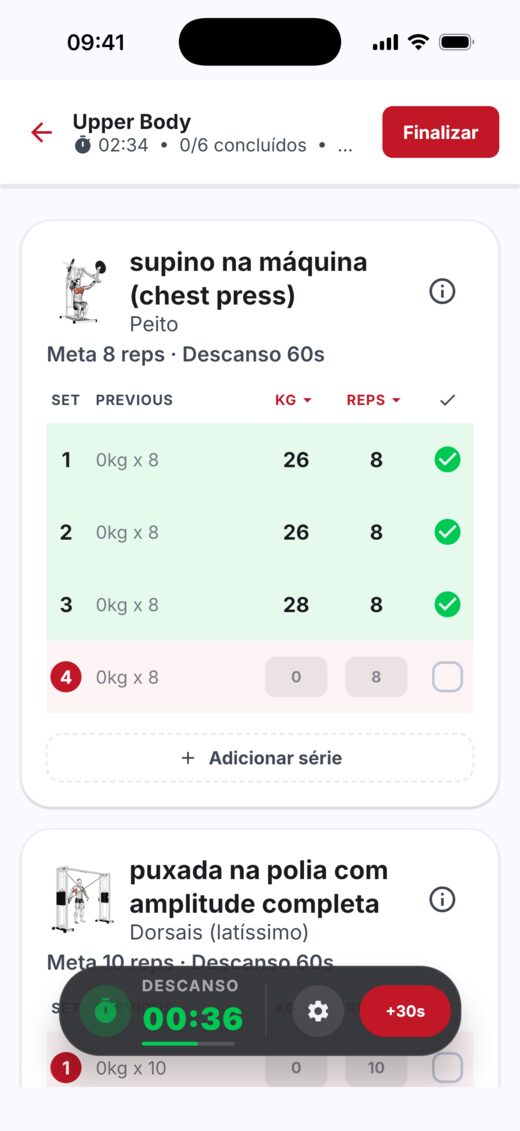 Tela de execução de treino no app TopShape com tabela de séries, carga em quilos, repetições marcadas como concluídas e cronômetro de descanso
